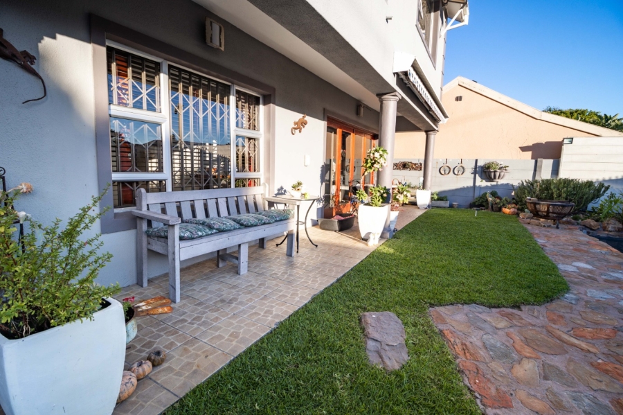 4 Bedroom Property for Sale in Rondebosch East Western Cape
